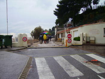 Participants sous la pluie à Carqueiranne