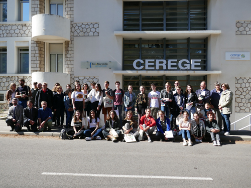 Remise des prix - Olympiades de G2osciences 2019 - Lauréats devant le CEREGE avec enseignants et organisateurs