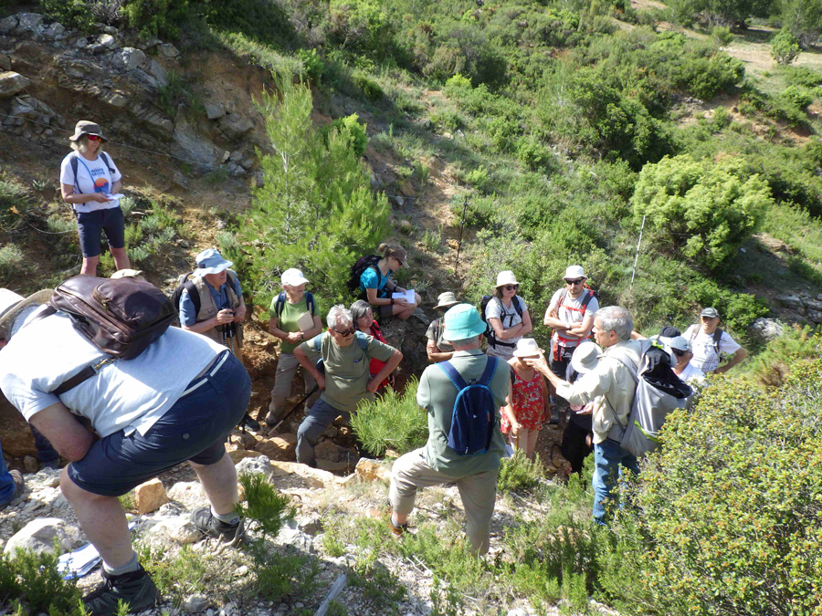 Patrick Gaviglio et le groupe dans les Alpilles