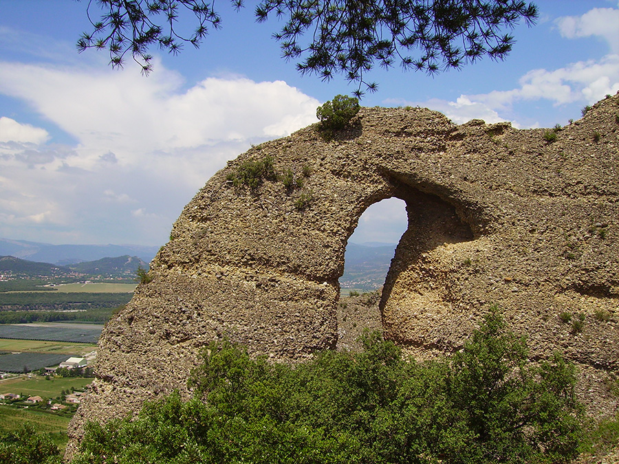 Érosion dans les poudingues constituant les Pénitents