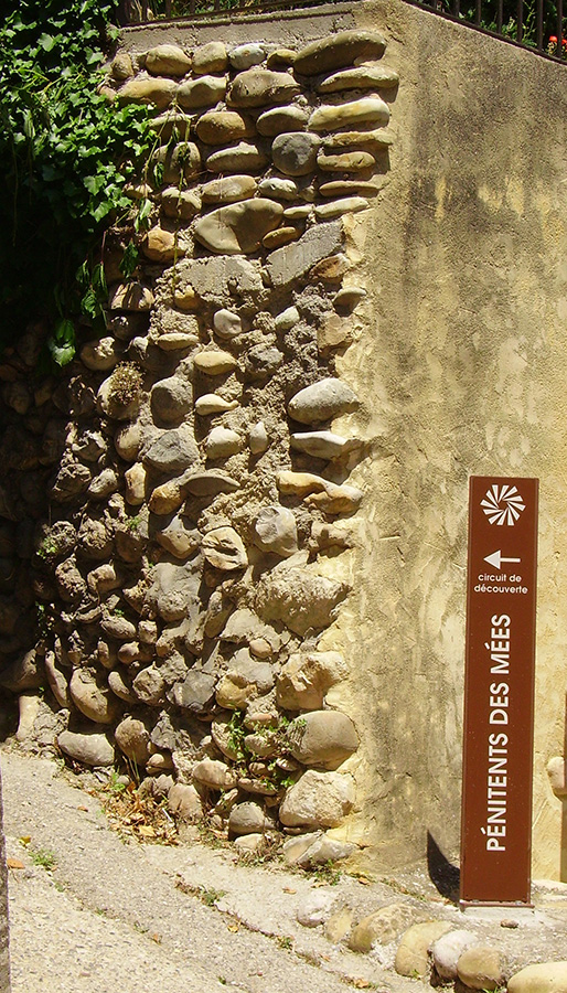 L'accès au circuit depuis  le village