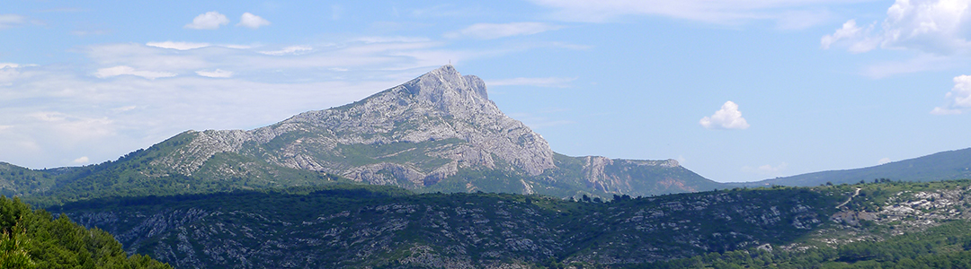 Vue sur la Sainte-Victoire depuis le plateau de Bibémus